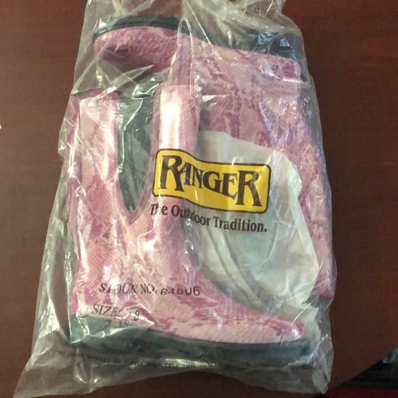 Rain boots New with  tags - Picture 2 of 4